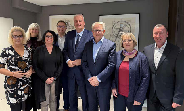 Daniela Baumann, Anja Hermann, Michaela Feldenz, Detlef Seufert, Lutz Supplitt, Gabriela Hemping und Bernd Kurczyk mit Burkhard Balz