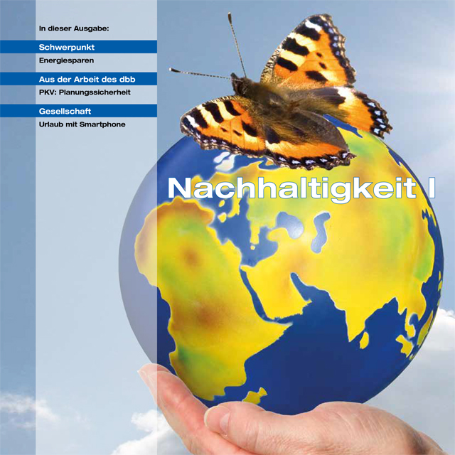 Magazin-Titelseite mit dem Schwerpunkt "Nachhaltigkeit". Ein Schmetterling sitzt auf einer Erdkugel, die von einer menschlichen Hand gehalten wird. 